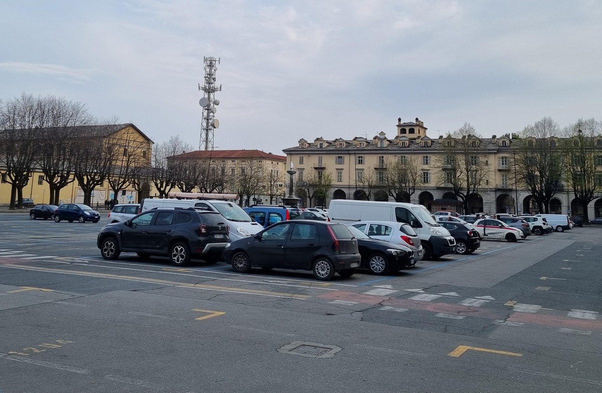 Pinerolo La Sosta Sulle Strisce Blu Ora Si Paga Anche Con Lapp