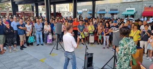 Pinerolo inaugura la nuova piazza Roma con protesta dei commercianti