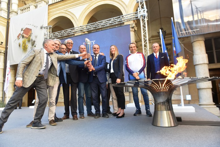 A Torino accesa la Fiamma del Sapere, iniziato il lungo conto alla rovescia per le Universiadi invernali del 2025 [FOTO]