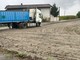 Camion finisce fuori strada nelle campagne di Vigone