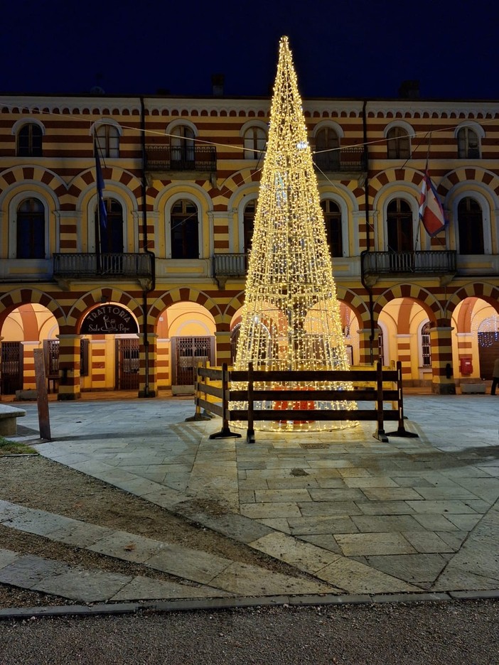 La prova di accensione di sabato del nuovo albero di Natale