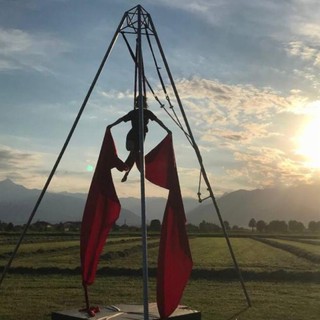 La scuola di circo Pirilampo utilizza alcuni spazi della Cascina Ai Carlot di Macello