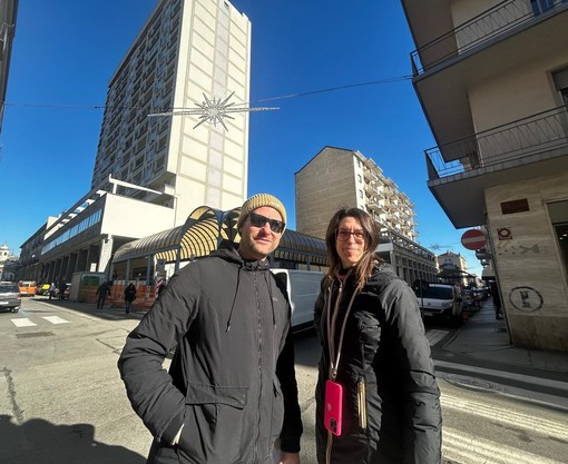 Fabio Petani e Francesca Costarelli davanti ai Portici Blu