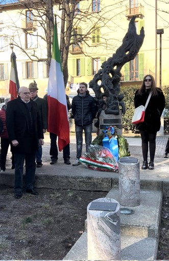 Mongiello durante una celebrazione del Giorno del Ricordo