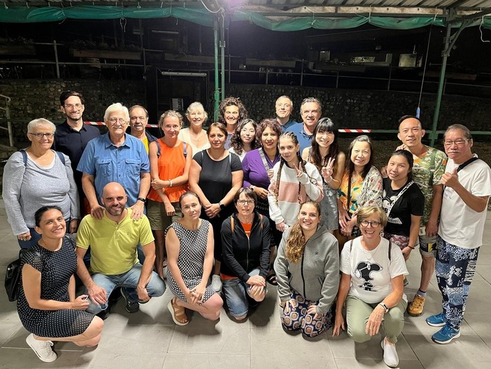 Il gruppo che lavoro alla festa multiculturale di Pomaretto