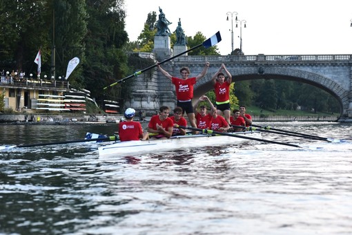 Rowing Regatta: Poli contro Unito sul modello delle sfide Oxford-Cambridge