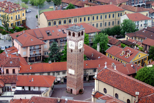 La torre civica di Grugliasco si colorerà di rosa il 4 ottobre