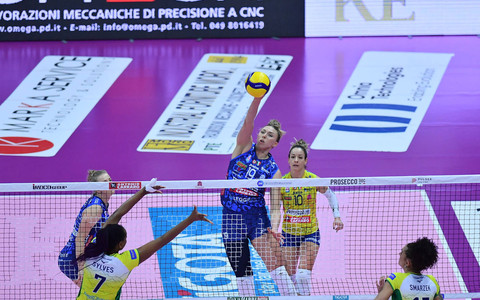 Attacco di Sarah Fahr (foto Lega Volley Femminile)