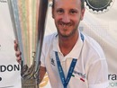 Maurizio Allasia con il trofeo vinto ad Annecy