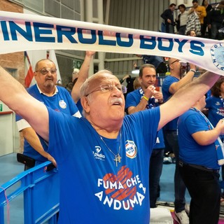 Nino Rossi, fondatore dei Pinerolo Boys, e scrittore per aiutare chi aiuta (foto di Christian Bosio)