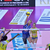 Attacco di Sarah Fahr (foto Lega Volley Femminile)