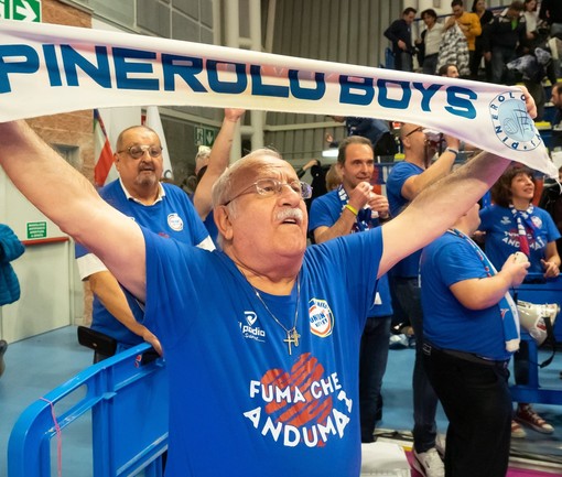 Nino Rossi, fondatore dei Pinerolo Boys, e scrittore per aiutare chi aiuta (foto di Christian Bosio)