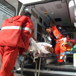 Auto esce di strada lungo la provinciale 138. Un morto e due feriti (foto di archivio)