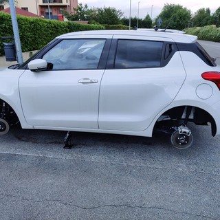 Ladri di (pezzi di) auto scatenati anche a Nichelino