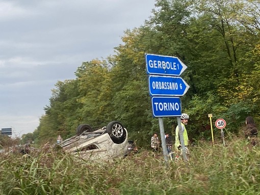 Auto si ribalta fra Gerbole e Orbassano: momenti di paura