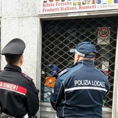 Carabinieri e Polizia locale sospendono per tre mesi la licenza a minimarket di Nichelino