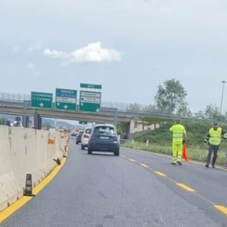 Doppio incidente in tangenziale, coinvolte anche due moto. Lunghe code verso Collegno e all'Interporto