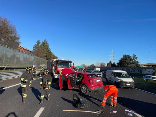 Scontro tra due veicoli in Tangenziale: forti disagi alla viabilità, tre feriti trasportati in ospedale