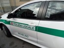 Prova a fare il furbo, ma l'occhio lungo della Polizia locale di Nichelino lo inchioda