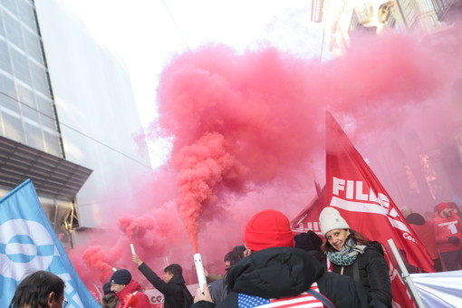 L’onda dei 20mila per lo sciopero generale che ha invaso Torino: “Non ci fermeremo”