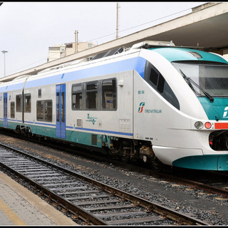 Treno fermo al binario