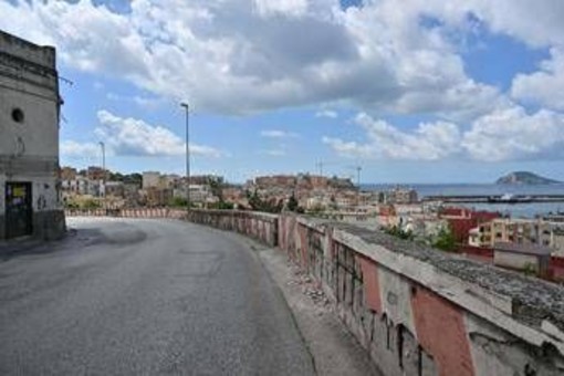 Campi Flegrei, la terra continua a tremare: nuove scosse oggi, scuole chiuse a Pozzuoli