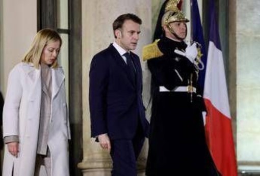 Meloni al vertice di Parigi sull'Ucraina: invio truppe Ue &quot;ipotesi complessa e meno efficace&quot;