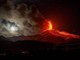 Etna, pericolo esplosioni con neve e lava: vietato scalare il vulcano